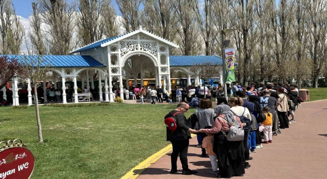 Eskişehirdeki parklarda bayram yoğunluğu