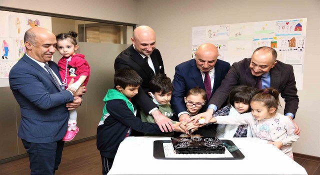 Etlik Şehir Hastanesinde fidanlar toprakla buluşturuldu