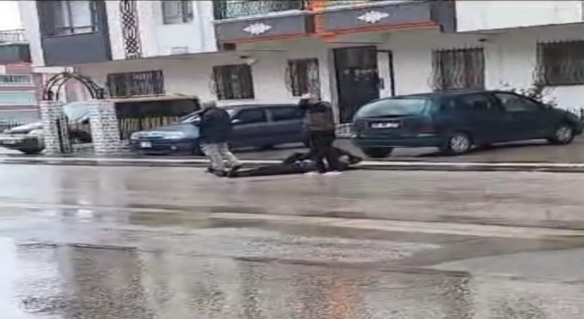 Etrafa rastgele kurşun yağdıran bekçi dehşet saçtı: 1 ağır yaralı