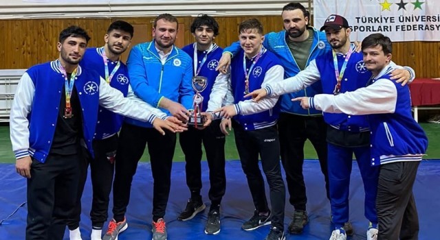 ETÜlü güreşçilerden büyük başarısı