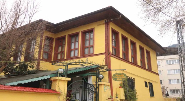 Evin içindeki türbe Ramazanda ilgi odağı oldu