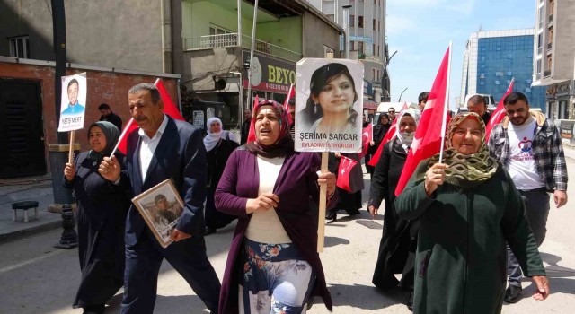 Evlat nöbetindeki annelerden çağrı: “Kimse HDPye oy vermesin”