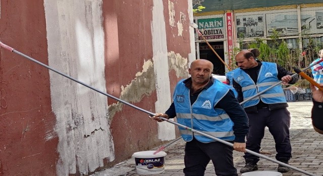 Eyyübiyede sel basan sokaklar boyanıyor