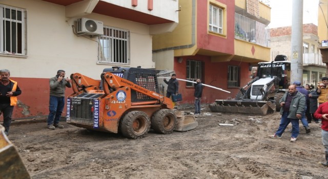 Eyyübiyede yol çalışmaları hızlandırıldı