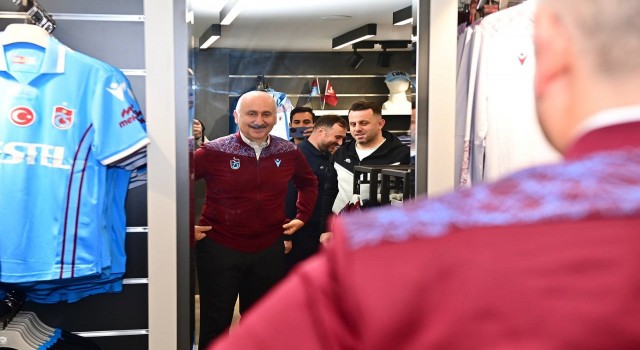 Fanatik Trabzonsporlu Bakan Karaismailoğlu TS Clupta alışveriş yaptı