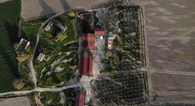 Fay hattı çiftlik evini ikiye böldü