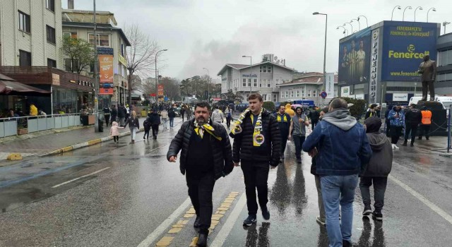 Fenerbahçeli taraftarlar, Kadıköye akın etti