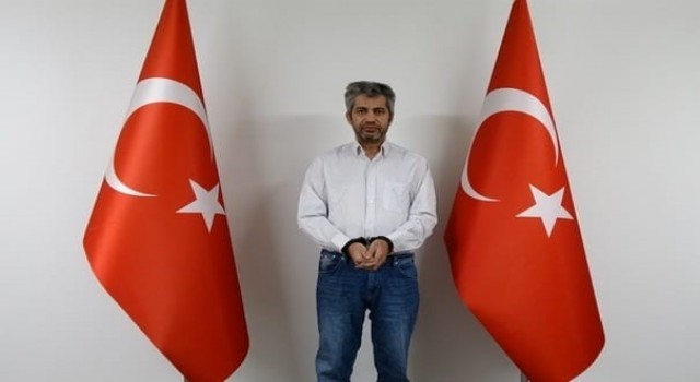 FETÖnün güncel finans yapılanmasında yer alan Mehmet Cintosun, MİT tarafından yurt dışında düzenlenen operasyonla yakalanarak Türkiyeye getirildi.
