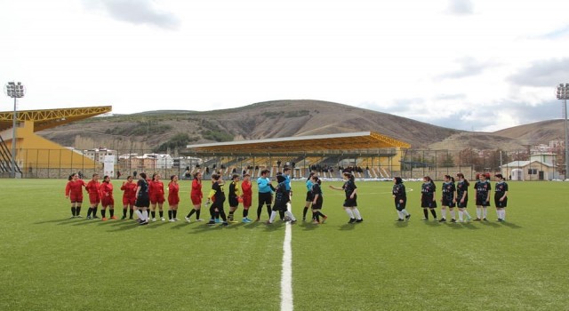 Futbol grup müsabakaları ilk karşılaşmalarla başladı