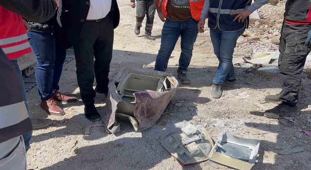 Galeria İş Merkezi enkazından çıkan kasa sahibine teslim edildi