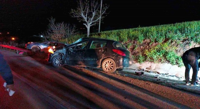 Gaziantep-Kilis karayolunda zincirleme trafik kazası: 1i polis 2 ölü, 4 yaralı