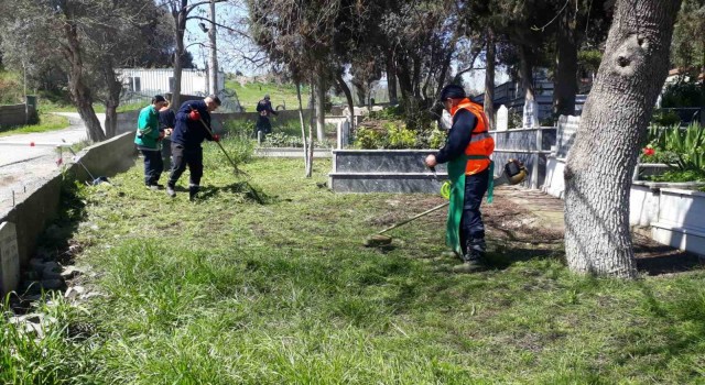 Gebzede mezarlıklar temizleniyor