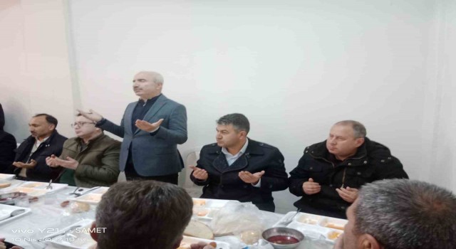 Gedizde köylüler tarafından iftar yemeği verildi