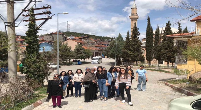 Gedizde üniversite öğrencilerinden “Her Gün 10 Adım” projesi