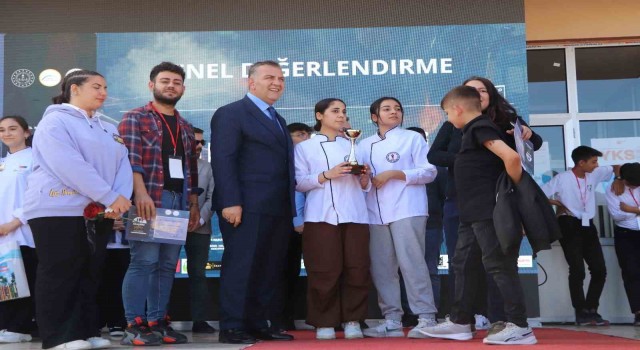 Geleceğin şeflerine ödülleri verildi