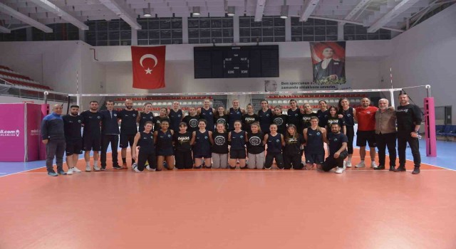 Genç voleybolcular Çukurova Belediyesi Spor Kulübünün misafiri oldu