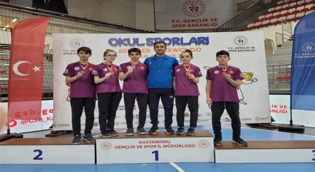 Gençler taekwondoda finalde