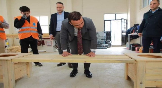 Gençlerin istihdam kapısı kent mobilyası üretim atölyesi belediyeye kazanç sağlayacak