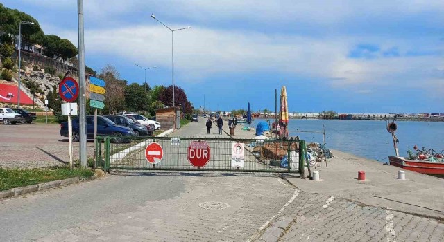 Gerze sahili araç trafiğine kapatıldı