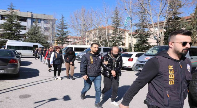 Gıda bağışı yapmak isteyenleri 13 milyon TL dolandıran 8 kişi adliyeye sevk edildi