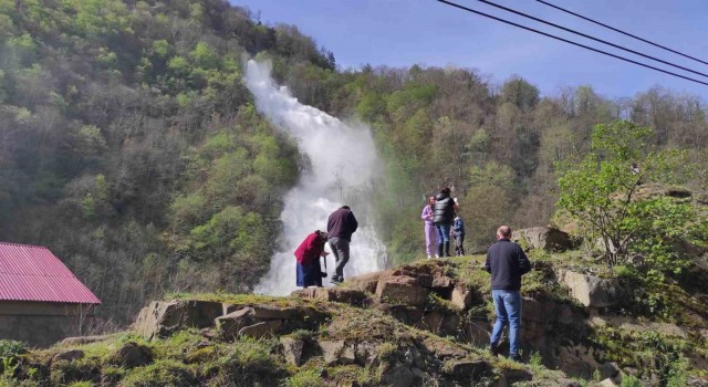 Giresunda yapay şelale ilgi görüyor