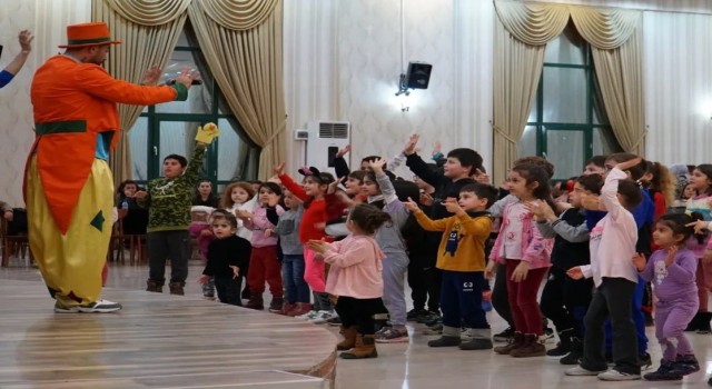 Gölcük Belediyesi, çocuklara eğlenceli bir akşam yaşattı