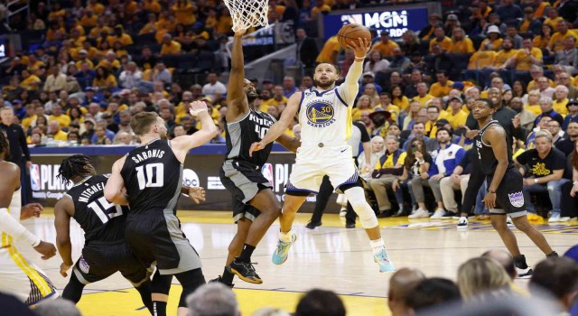 Golden State, Sacramentoyu yenerek seride durumu 2-2 yaptı