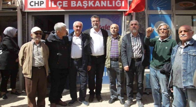 Gömeçde göreve iade edilen Başkan Yardımcısı Pişgin için basın açıklaması yapıldı