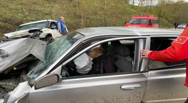 Gönende trafik kazasında 1 kişi yaralandı, 1 kişi öldü