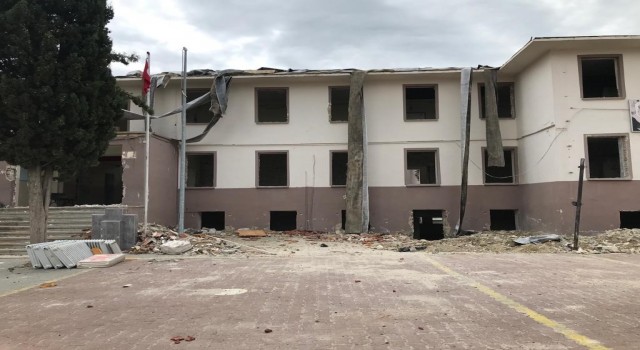 Güçlendirme yetersiz kalan Buldan İmam Hatip Ortaokulu yıkılacak