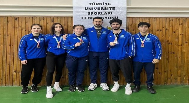 Güreşte madalya hasadı