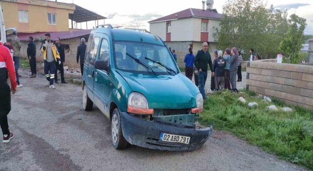 Hafif ticari aracın çarptığı çocuk hayatını kaybetti