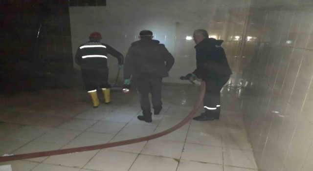 Hakkaride su depoları yıkandı