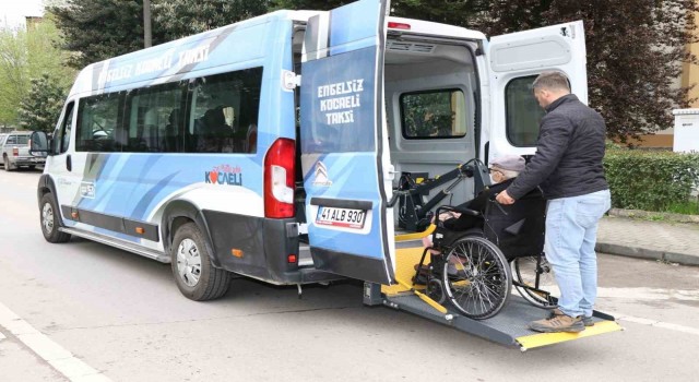 Hasta nakil ambulansları ve engelsiz taksi, bayramda da görev başında