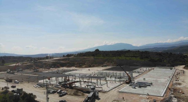 Hatayda Defne Devlet Hastanesi yükselmeye başladı