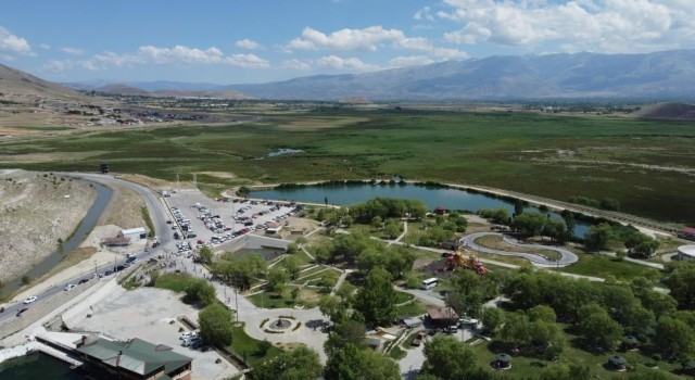 Havaların ısınmasıyla Ekşisuya vatandaş akını