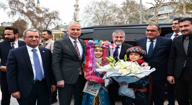 Hazine ve Maliye Bakanı Nebati, Denizli programına Büyükşehirden başladı