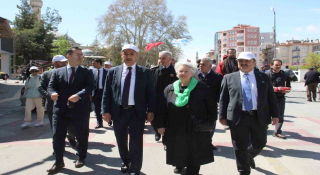 Hazreti Mevlana için Karamandan Konyaya Sevgi ve Barış Yürüyüşü düzenlendi