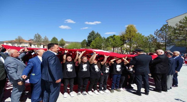 Hisarcık protokolü dev Türk bayrağı altında toplandı