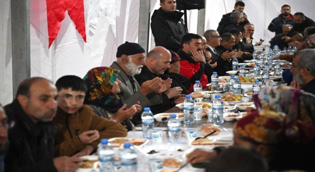 İçişleri Bakanı Soylu, depremin merkezi Pazarcıktan duyurdu: Köylere konteyner vereceğiz