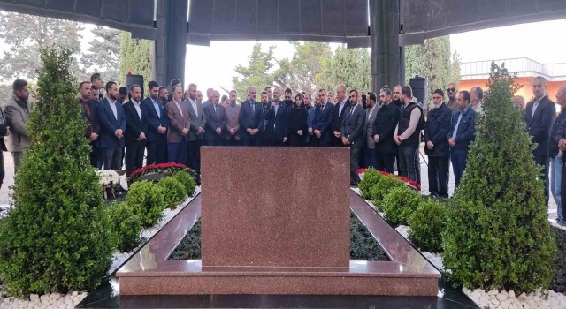 İçişleri Bakanı Soyludan 8. Cumhurbaşkanı Turgut Özalın kabrine ziyaret