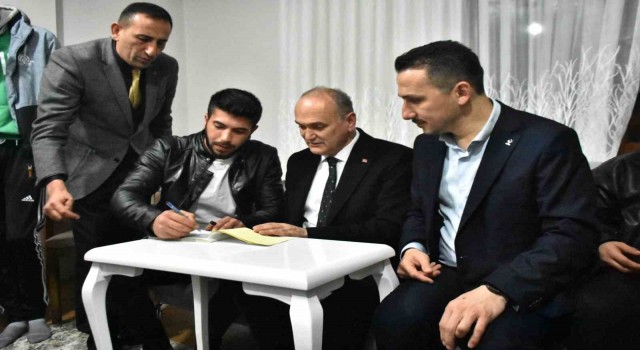 İftar sonrası gençlere misafir oldular
