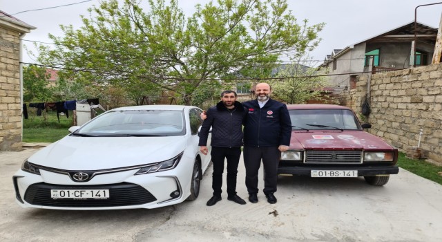 İhsan Açık, depremin simgelerinden olan Azerbaycanlı Server Beşirliyi ziyaret etti