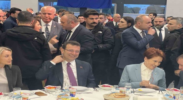 İmamoğlu ve Akşener, İstanbuldaki muhtarlar ile iftarda bir araya geldi