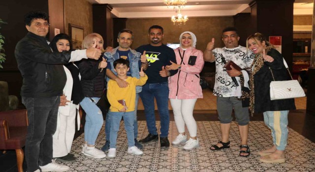 İranlı turistleri ağırlayan Vanda esnaf çifte bayram yaşadı