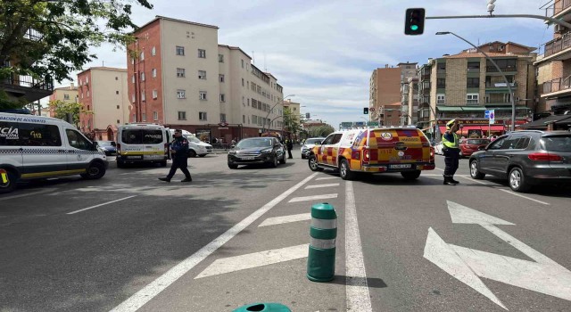 İspanyada güvenlik güçlerinden kaçan araç yayalara çarptı: 2 ölü, 3 yaralı
