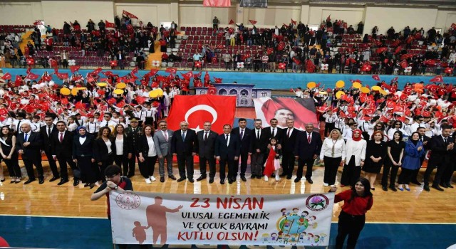 Ispartada 23 Nisan coşkuyla kutlandı