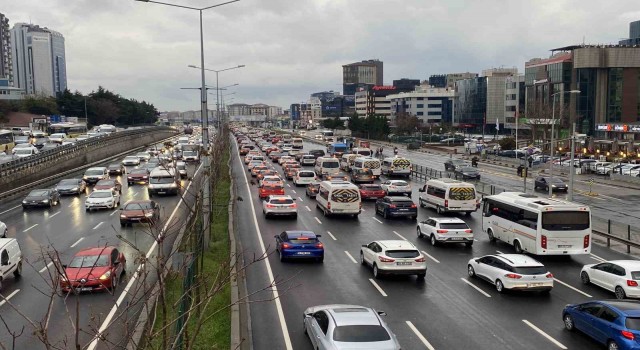 İstanbul Anadolu Yakasında trafik yoğunluğu yüzde 90a ulaştı