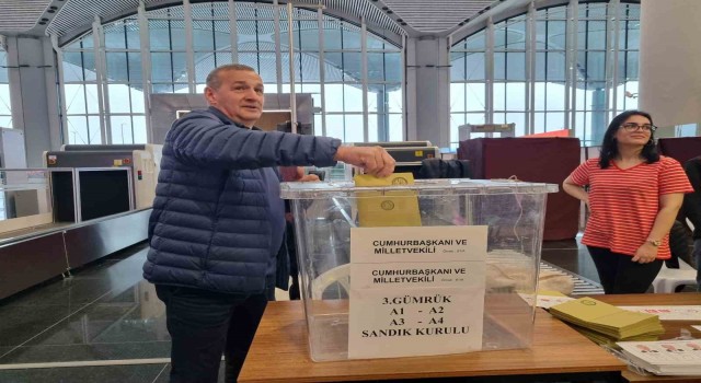 İstanbul Havalimanında oy verme işlemi başladı