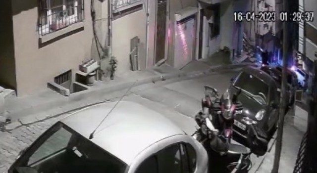 İstanbulda bakkala silahlı saldırı kamerada: Motosikletle gelip kurşun yağdırdılar